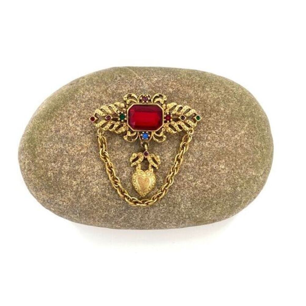 Victorian Style Glass Red Jeweled Gold Toned Brooch Pin Womens Chain‎ Detail